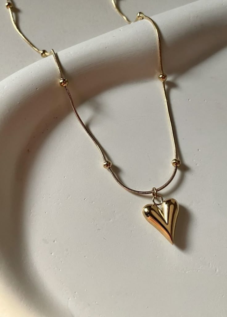 18K Gold Plated Anti-Tarnish Heart Pendant Chain – Elegant Everyday Necklace for Women