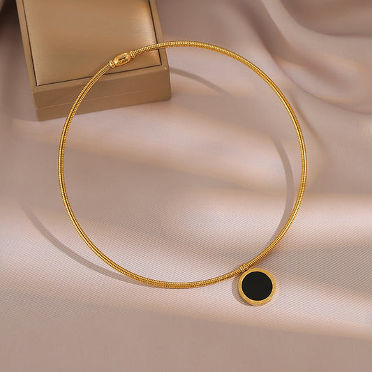 Luxury 18K Gold Plated Anti-Tarnish Choker Necklace with Minimalist Black Enamel Pendant – Elegant Daily Wear