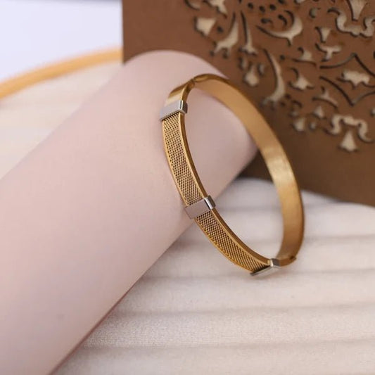 AURΓLIA AMORE LUXE 6β’ Gold Mesh Menβs Bracelet β Premium Minimalist Stainless Steel Bangle for Men - Soul Jewellery