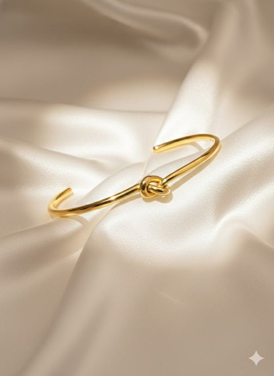 AURÉLIA AMORE LUXE 6™ Celestial Knot Bloom MOP & CZ Radiance Demi Fine Bracelet for Women - The Soul Jewellery