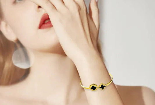 Demi - Fine Classic Retro Black Shell Four - Leaf Clover Bracelet | Gold - Plated Stainless Steel Bangle for Women - The Soul Jewellery