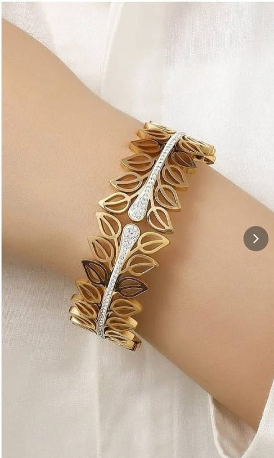 Luxury Gold Plated Anti - Tarnish Gold - Plated Bangle with Elegant Floral Design and Crystal Accents - The Soul Jewellery