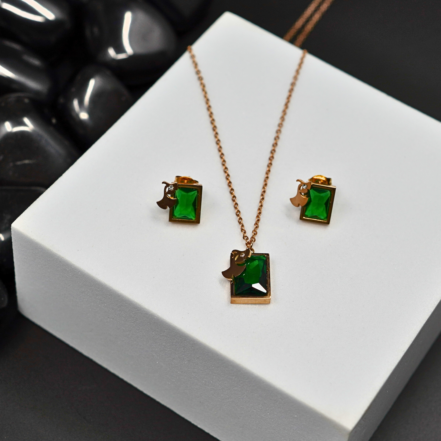 Green Allure: 18K Gold-Plated Anti-Tarnish Necklace and Earring Set with Green Gemstones ATCP141