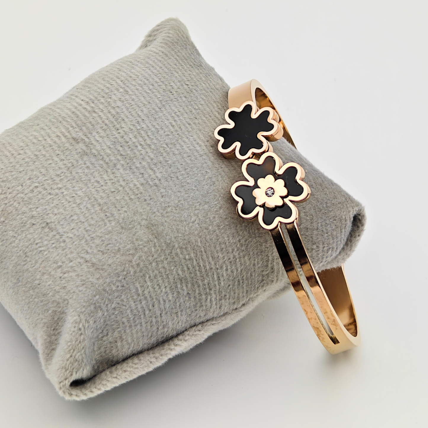 Elegant 18K Rose Gold-Plated Anti-Tarnish Bangle with Dual Clover and Floral Motif RGB233