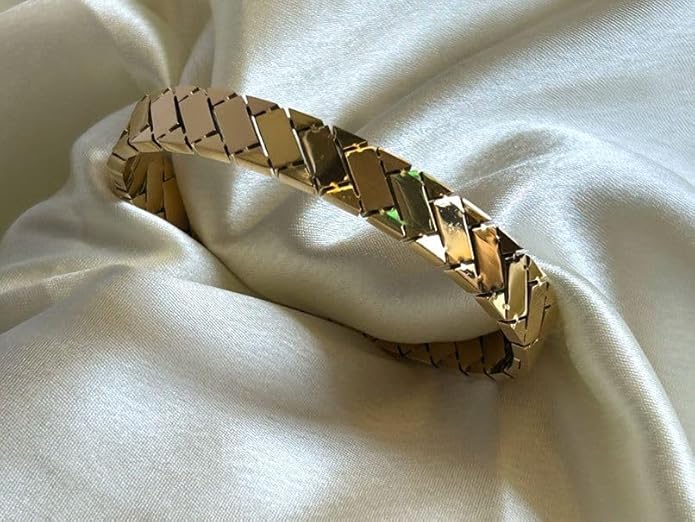 Luxury 18K Gold Plated Anti-Tarnish Geometric Pattern Bangle – Elegant & Timeless Bracelet RGB406
