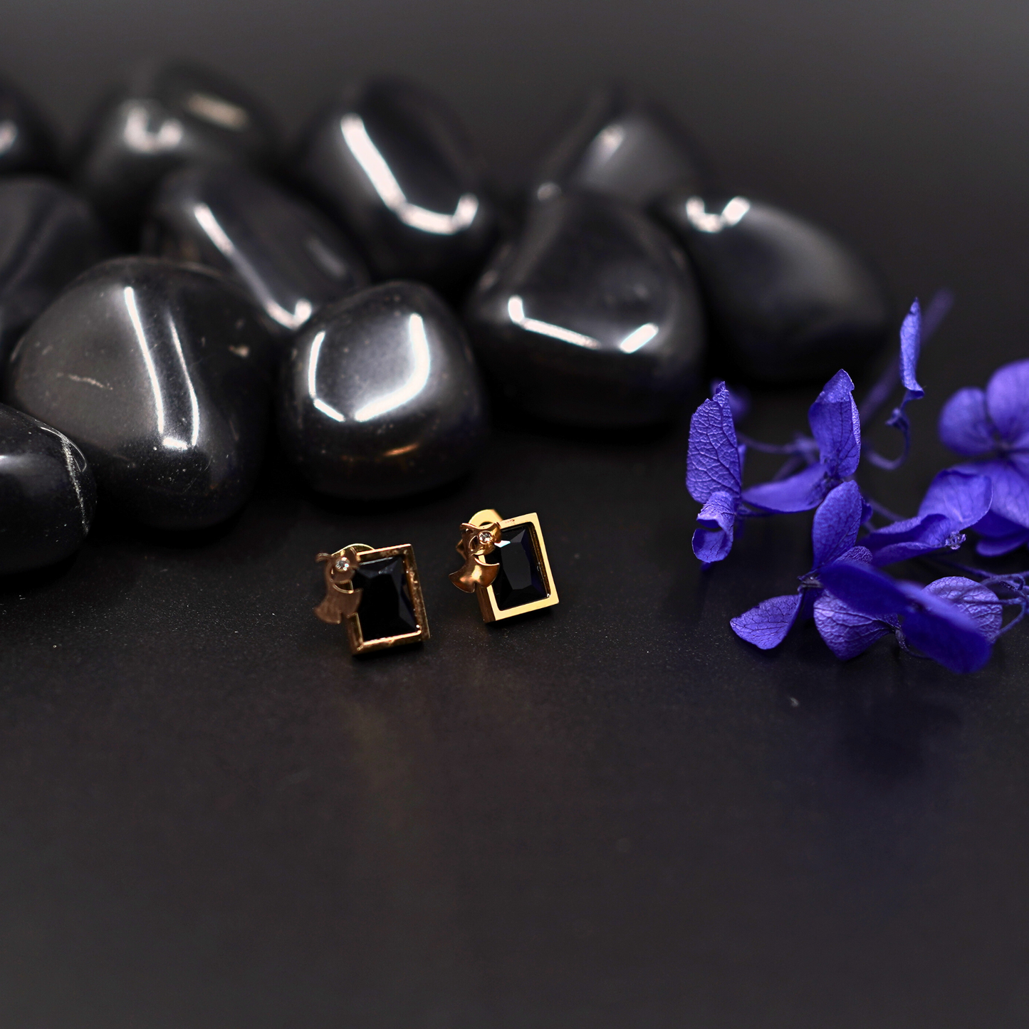 Dark Allure: 18K Gold-Plated Anti-Tarnish Necklace and Earring Set with Black Gemstones ATCP140