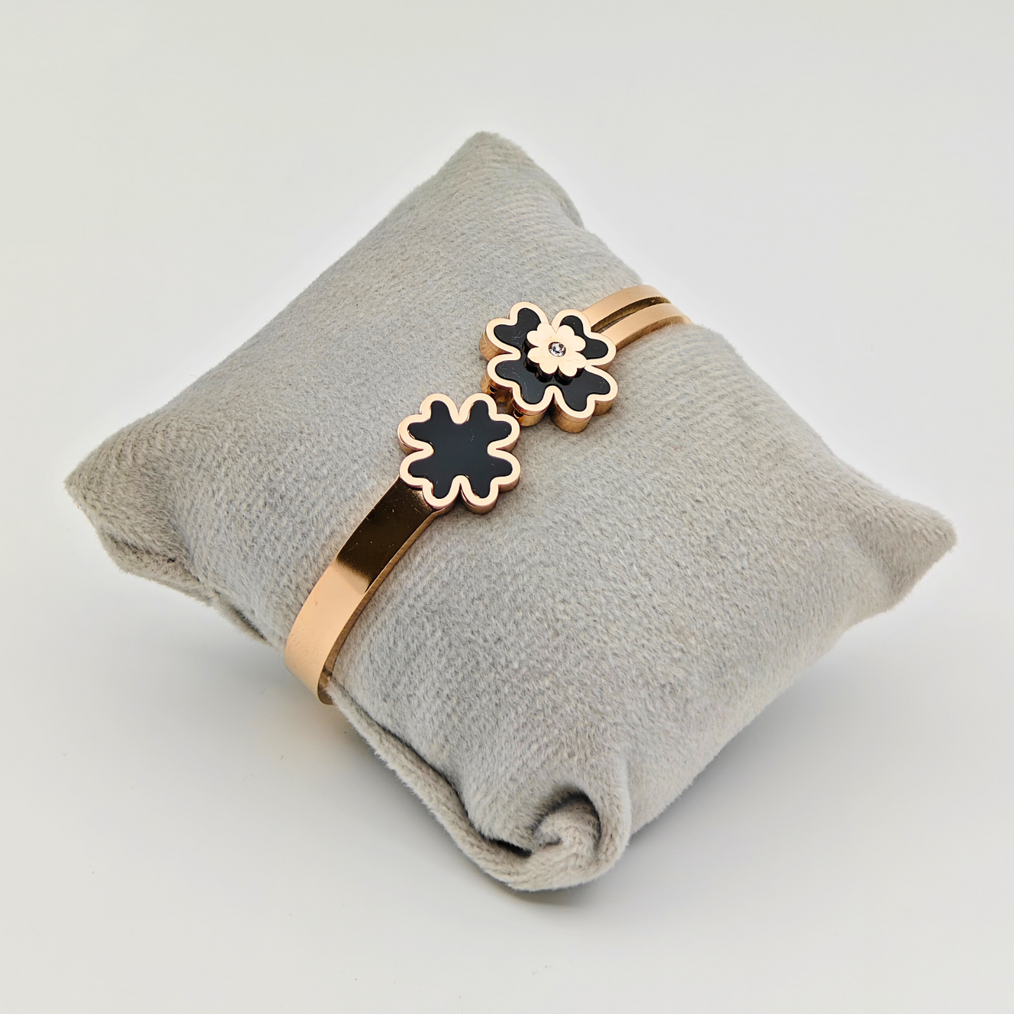 Elegant 18K Rose Gold-Plated Anti-Tarnish Bangle with Dual Clover and Floral Motif RGB233