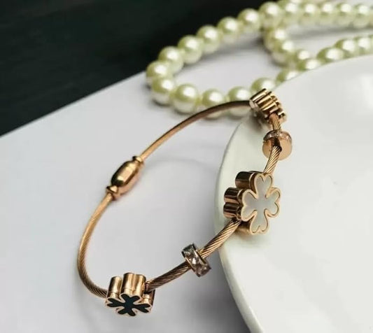 Rose Gold Plated Anti-Tarnish Floral Charm Cable Bracelet – Stylish Daily Wear for Women RGB476