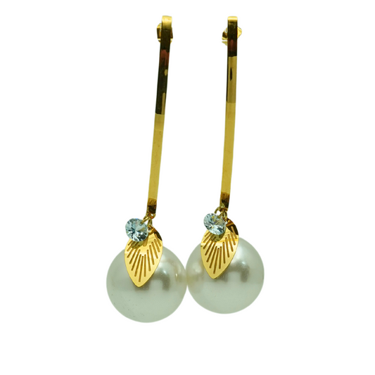 Elegant Pearl Drop Earrings with Leaf Accent – 18K Gold Plated, Anti-Tarnish Finish ATEr203