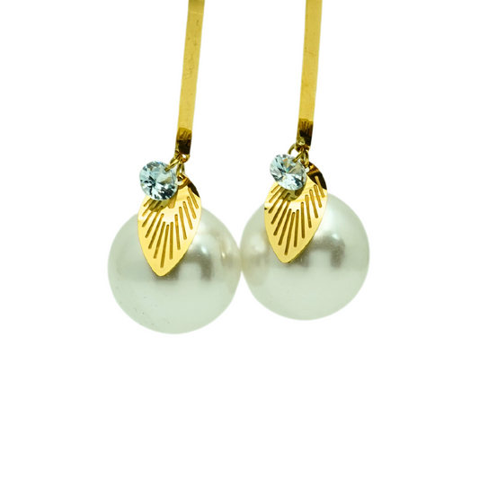 Elegant Pearl Drop Earrings with Leaf Accent – 18K Gold Plated, Anti-Tarnish Finish ATEr203