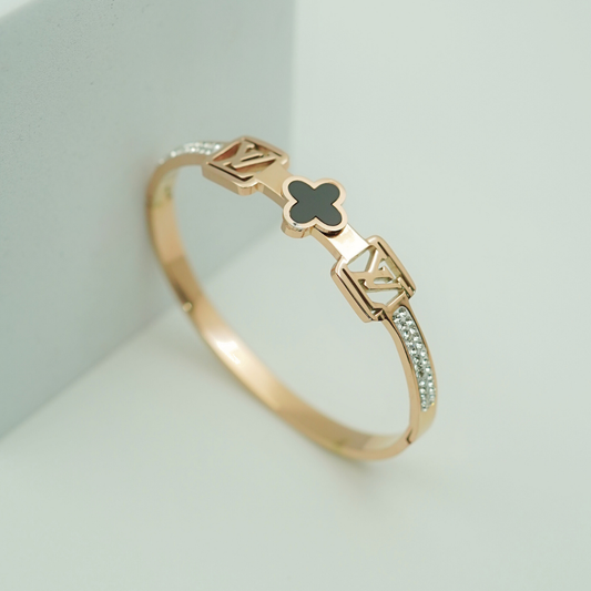 Sophisticated 18K Rose Gold Plated Anti-Tarnish Bangle with LV Logo Engraving, Clover Design, and Dazzling Crystal Accents RGB39