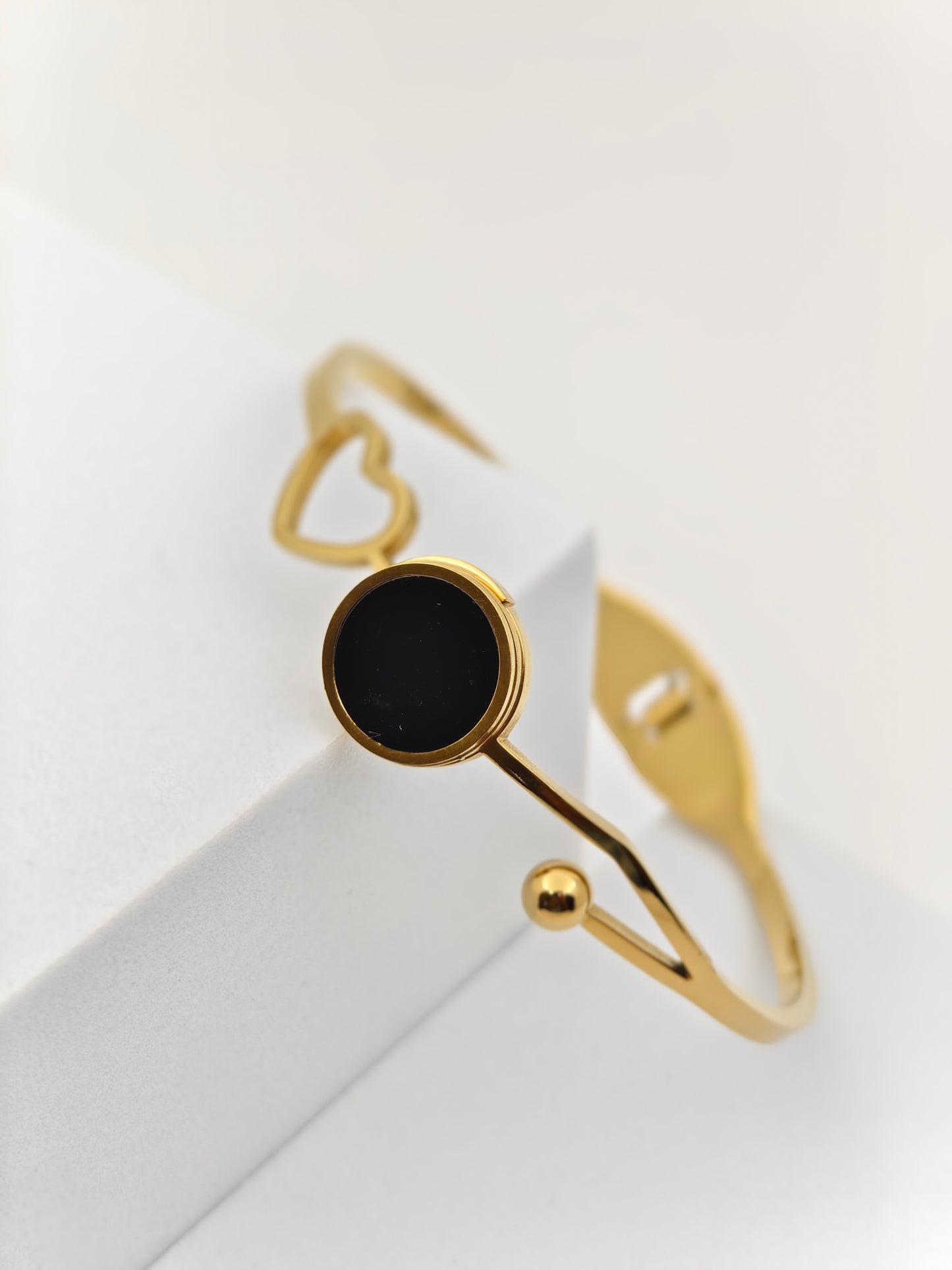 Elegant 18K Gold Plated Anti-Tarnish Bangle with Heart and Black Onyx Accent RGB274