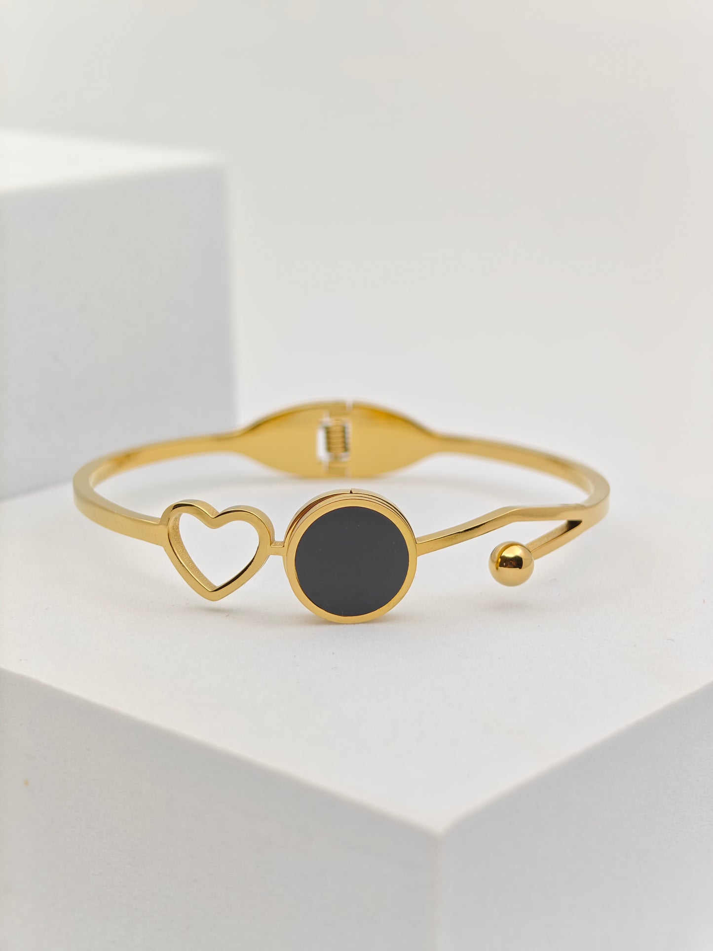 Elegant 18K Gold Plated Anti-Tarnish Bangle with Heart and Black Onyx Accent RGB274