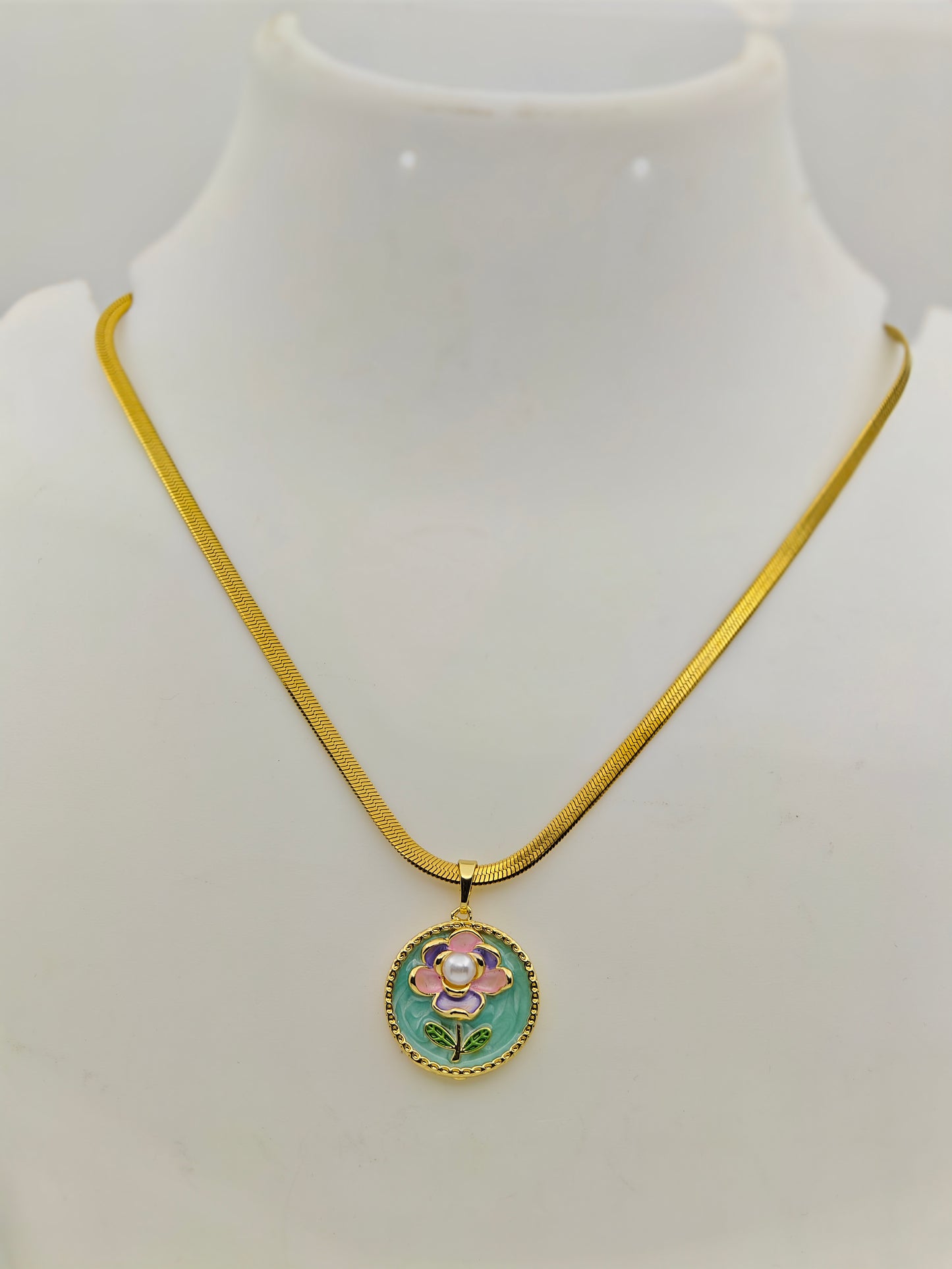 Lucky Blossom 6-Energy Anti-Tarnish Pearl Flower Pendant | Premium Gold Chain for Everyday Elegance