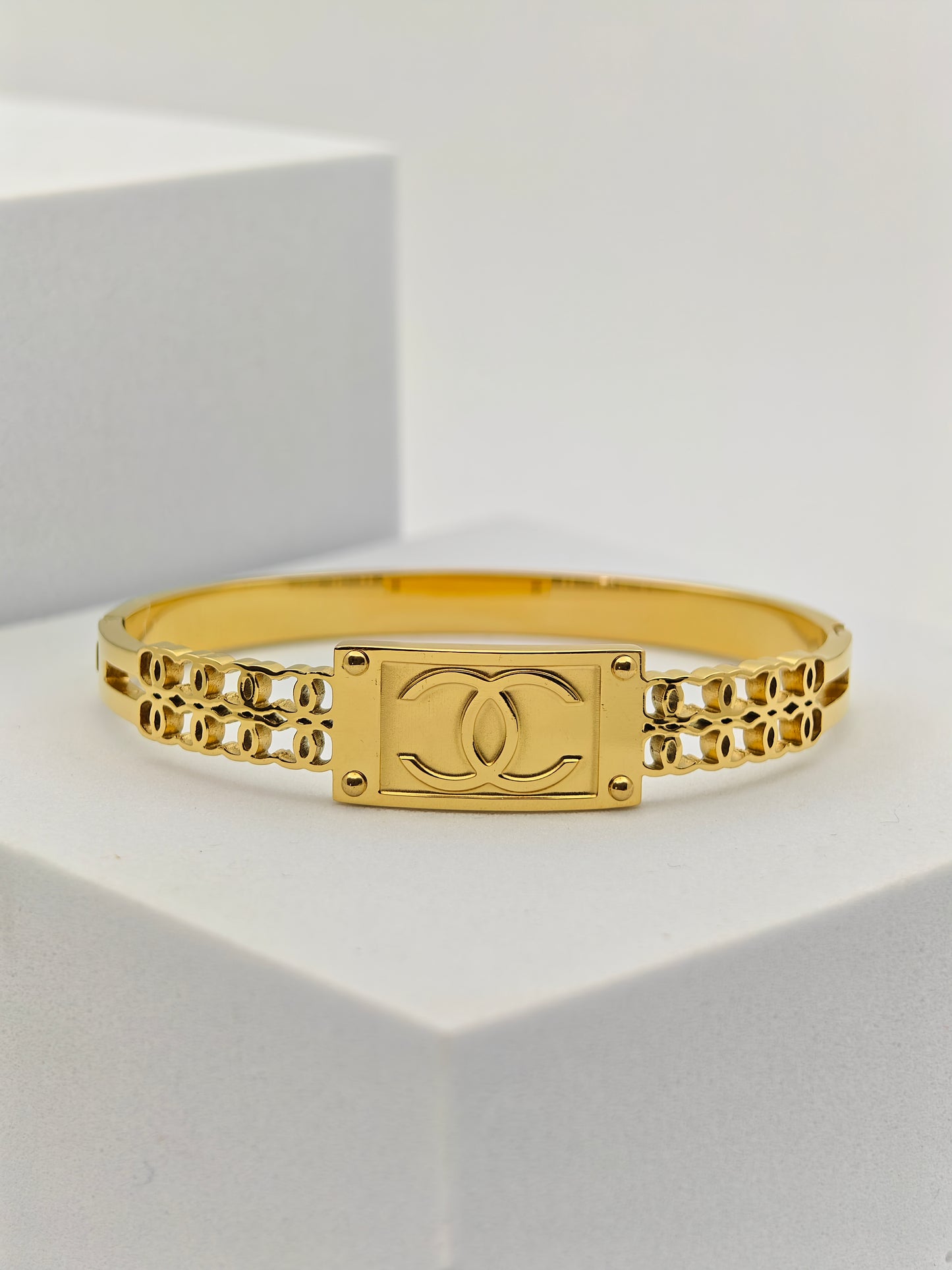 Stylish 18K Gold Plated Anti-Tarnish Bangle with Chanel Emblem for Everyday Elegance RGB238