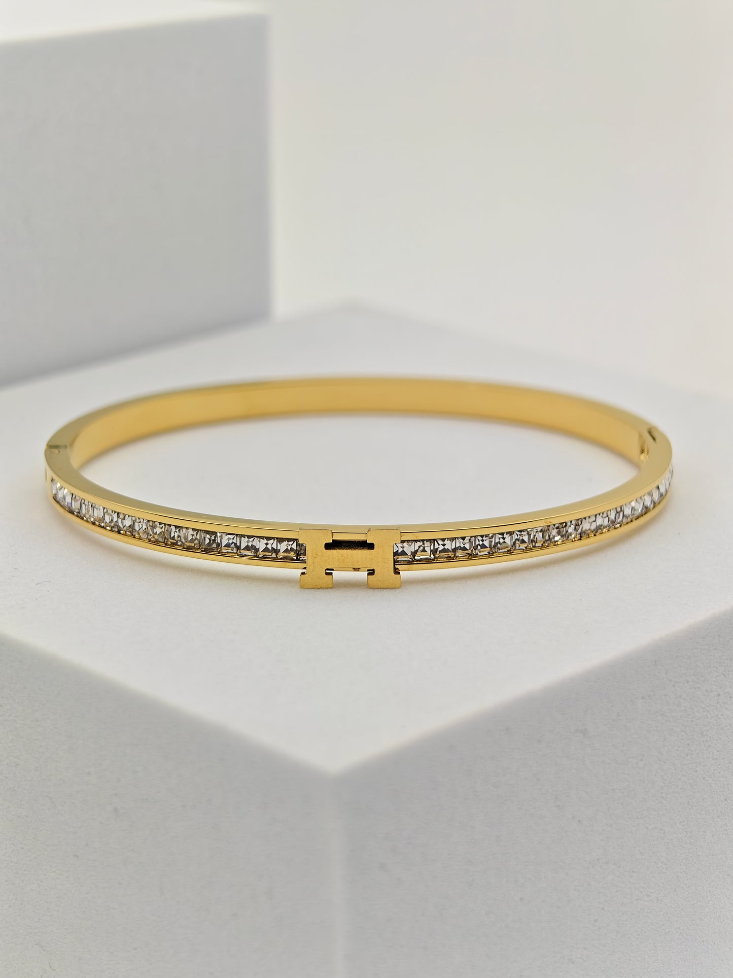 Sleek 18K Gold Plated Anti-Tarnish Bangle with Crystal Accents for Everyday Elegance RGB241