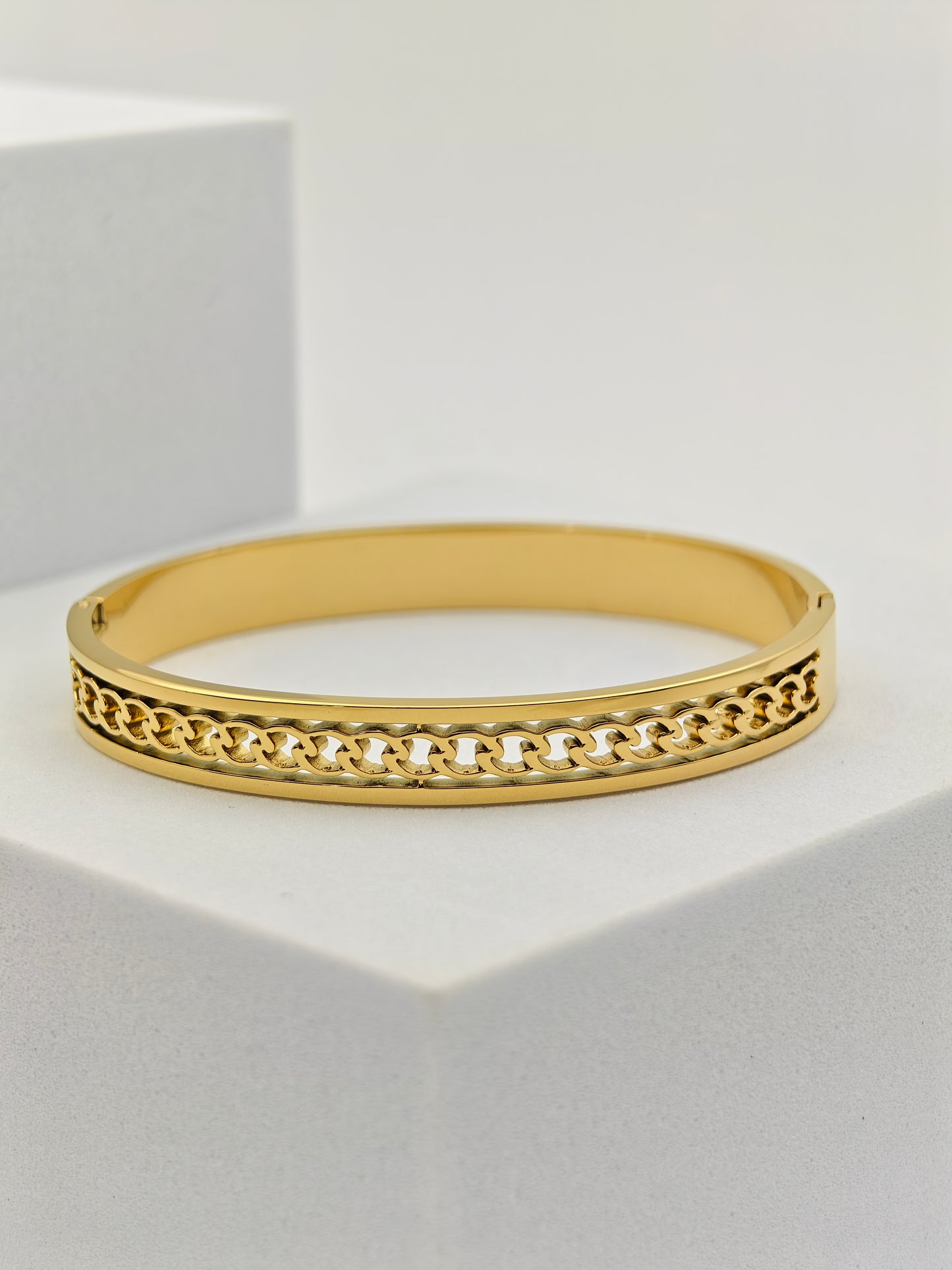 Elegant 18K Gold Plated Anti-Tarnish Bangle with Intricate Chain Design for Everyday Wear RGB248