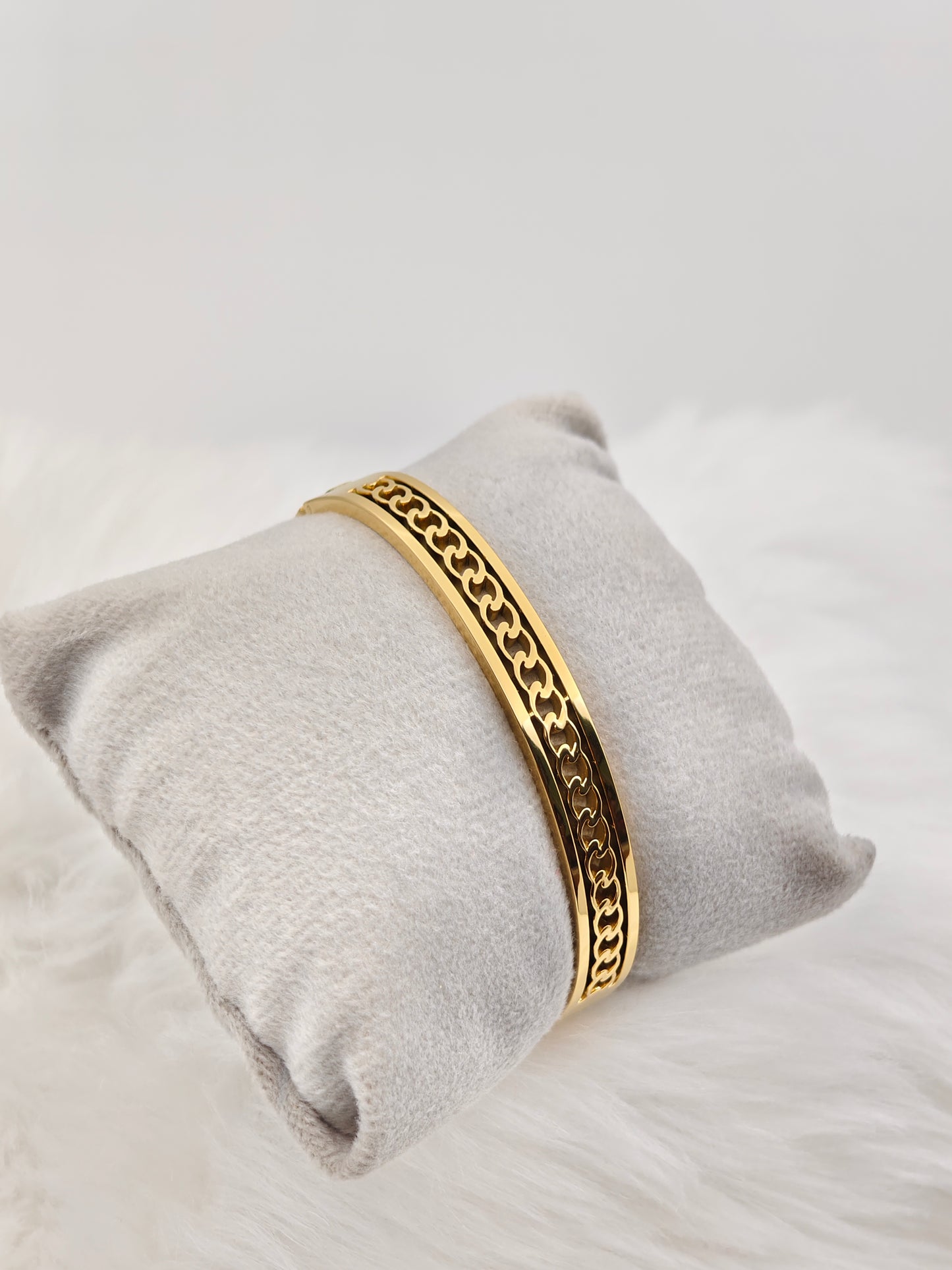 Elegant 18K Gold Plated Anti-Tarnish Bangle with Intricate Chain Design for Everyday Wear RGB248