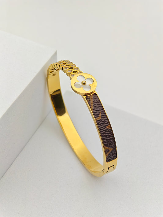 Stylish 18K Gold Plated Anti-Tarnish Bangle with Floral and Leather Accents for Everyday Elegance RGB249