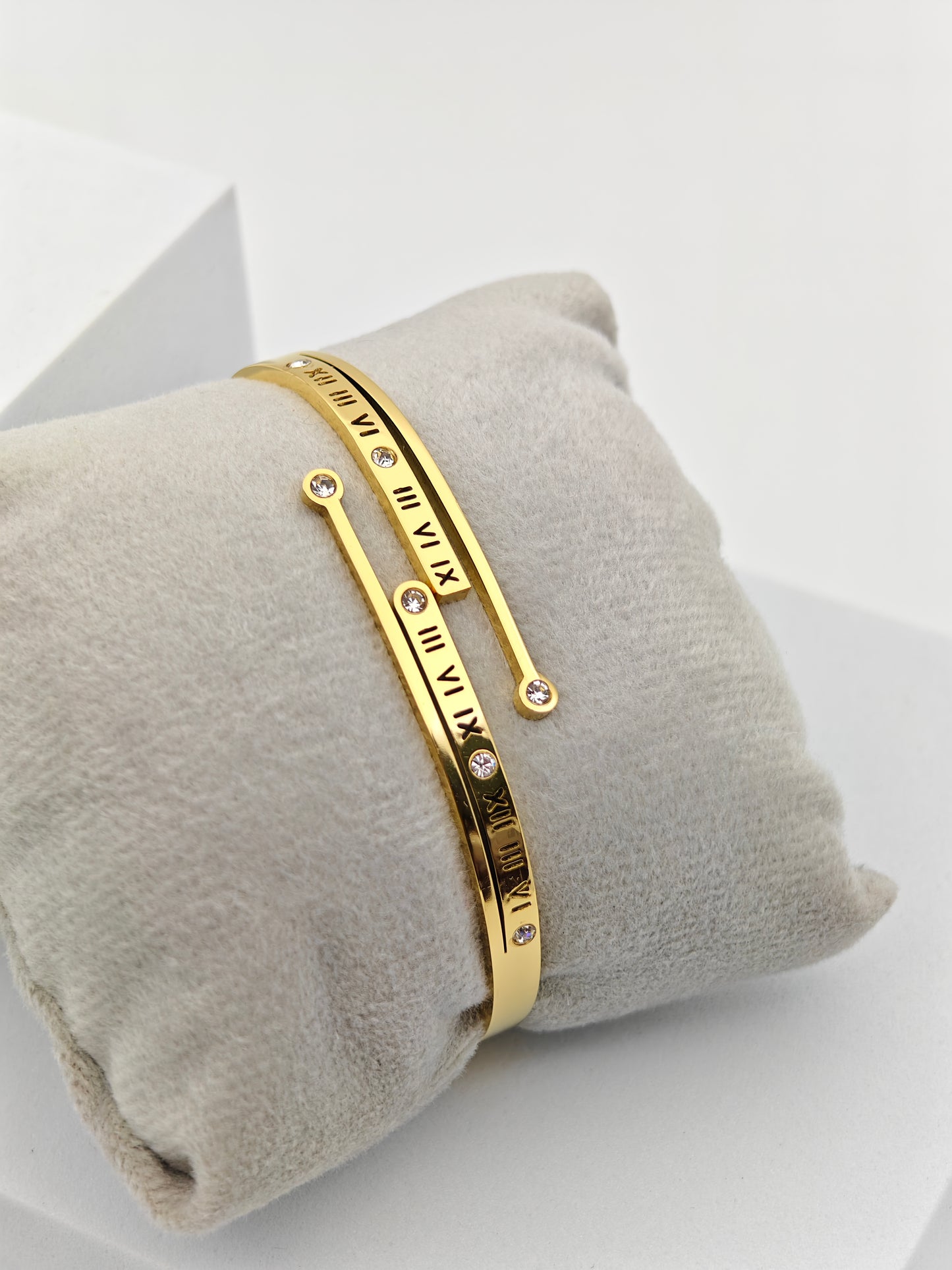 Timeless 18K Gold Plated Anti-Tarnish Bangle with Roman Numerals and Crystal Accents RGB250