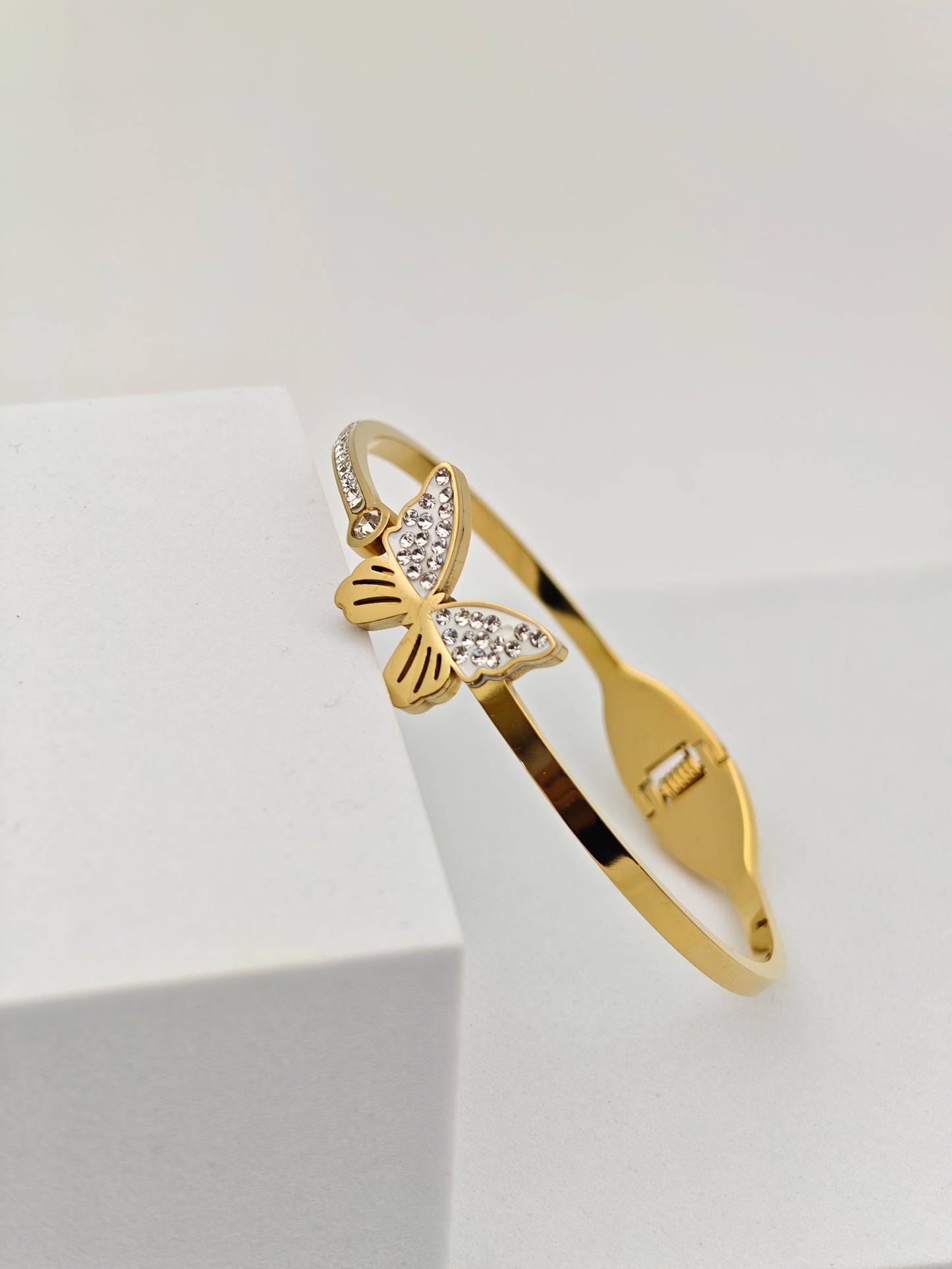 Elegant 18K Gold Plated Butterfly Bangle with Sparkling Crystal Accents RGB258