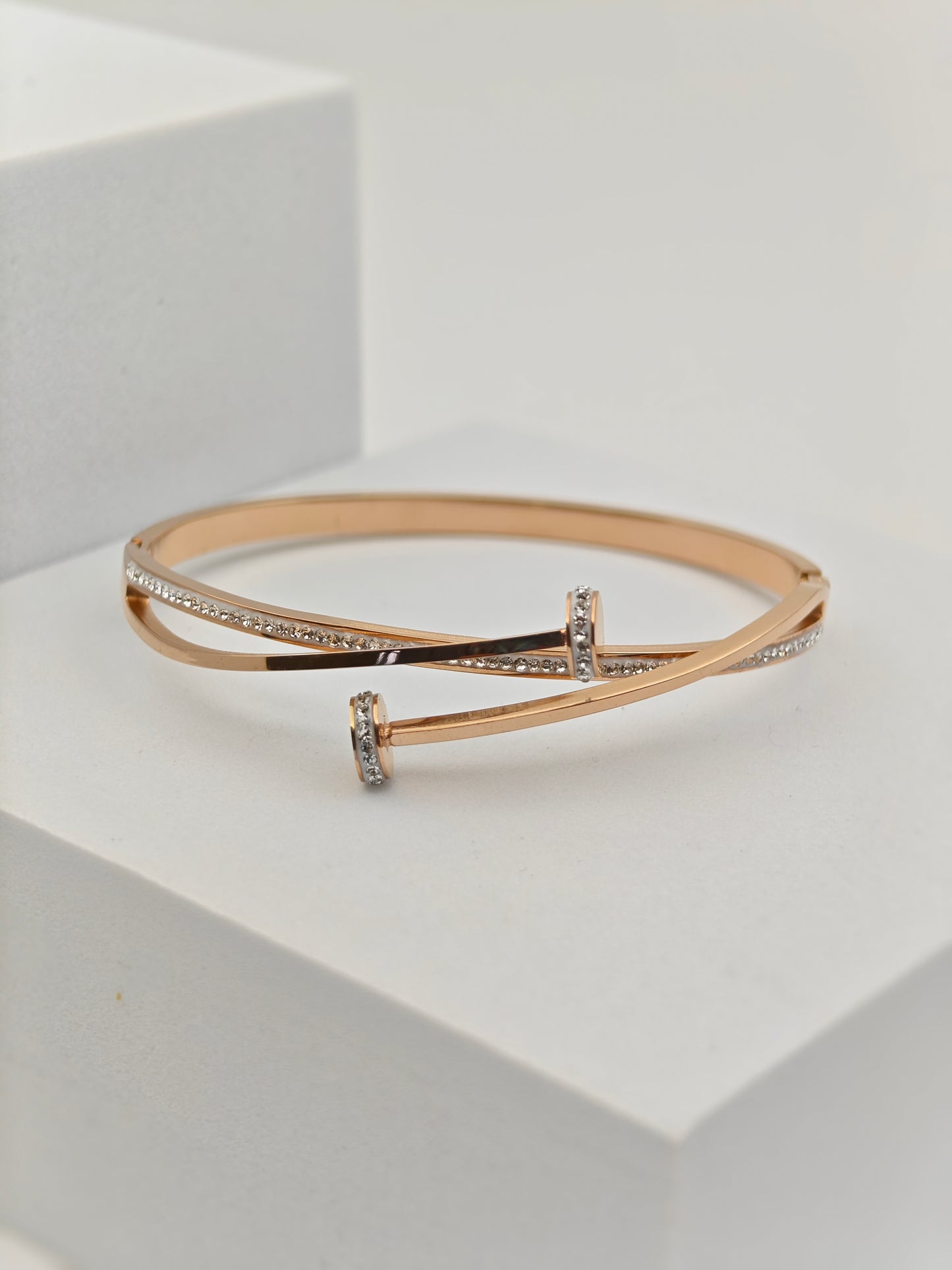 Elegant 18K Rose Gold Plated Anti-Tarnish Bangle with Sparkling Crystal Accents RGB261