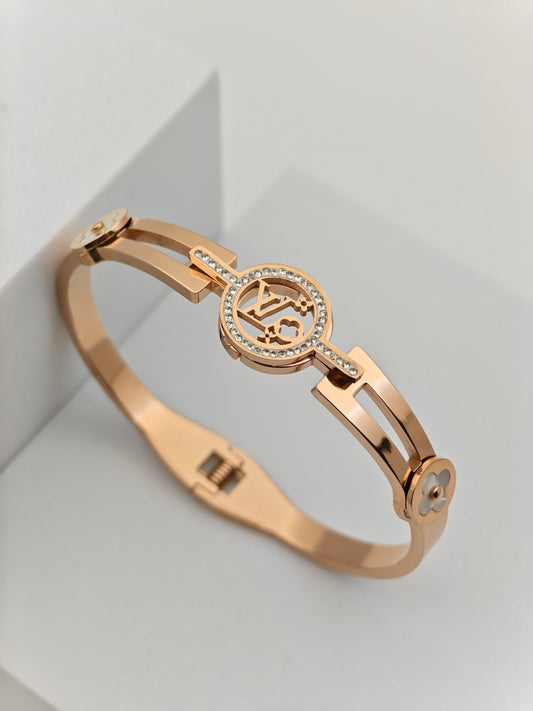 Luxury 18K Rose Gold Plated Anti-Tarnish Bangle with Floral Design – Elegant Crystal Accents RGB265