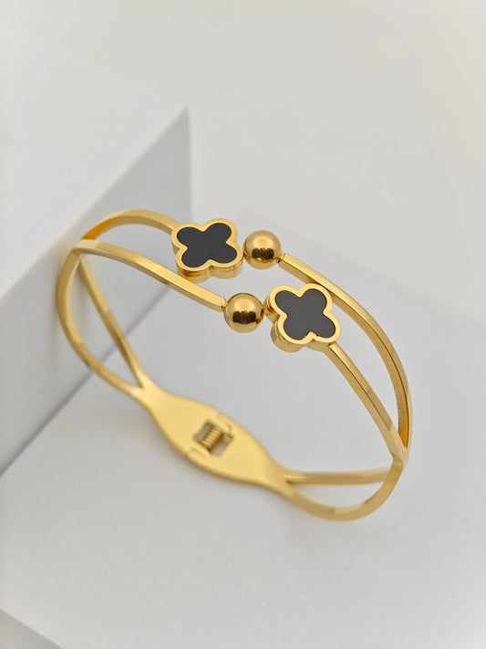 Elegant 18K Gold Plated Anti-Tarnish Bangle with Black Clover and Bead Accents RGB271