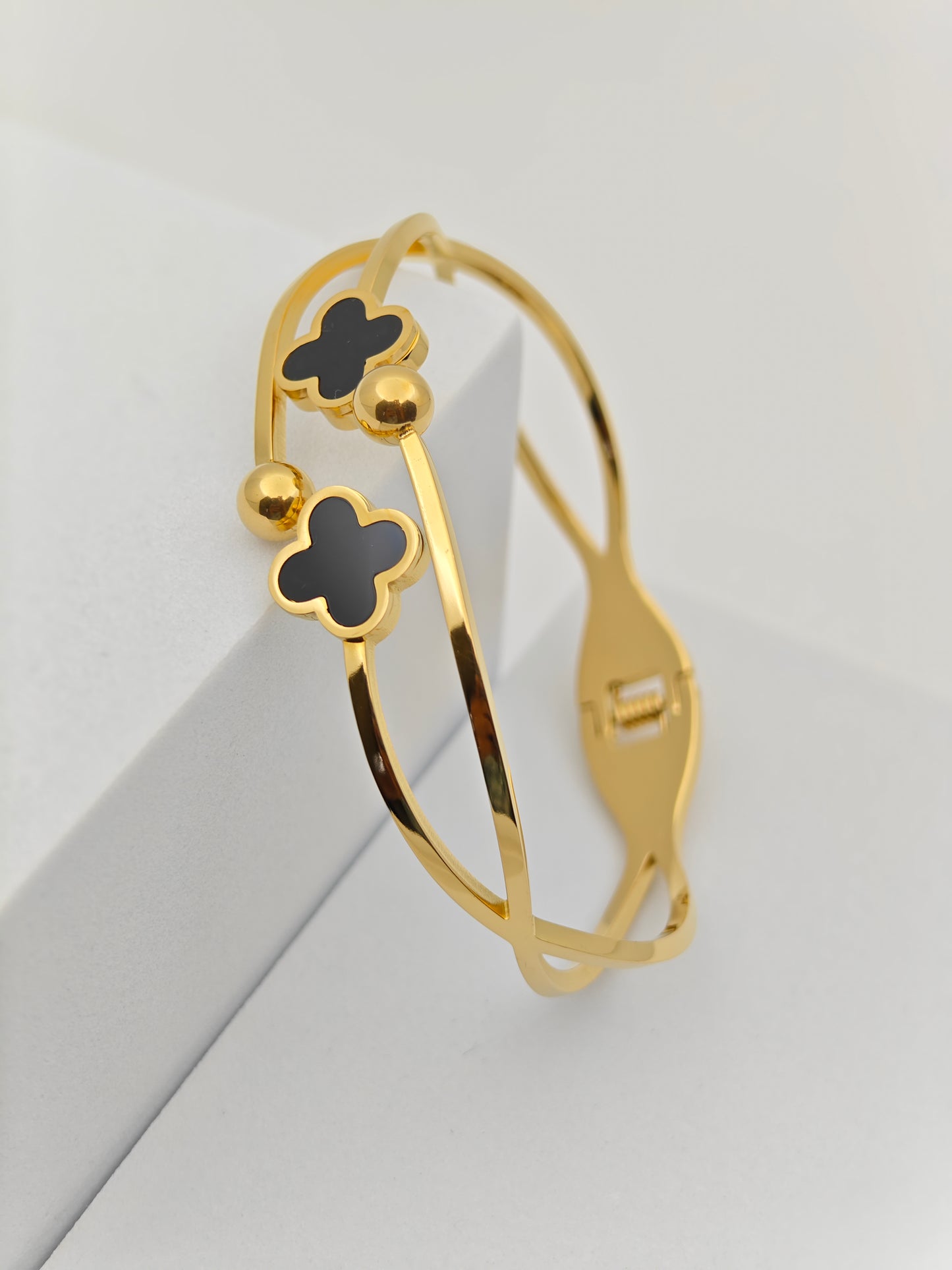 Elegant 18K Gold Plated Anti-Tarnish Bangle with Black Clover and Bead Accents RGB271