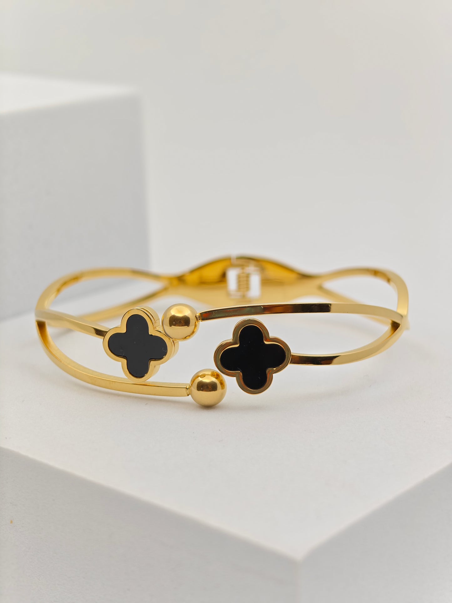 Elegant 18K Gold Plated Anti-Tarnish Bangle with Black Clover and Bead Accents RGB271