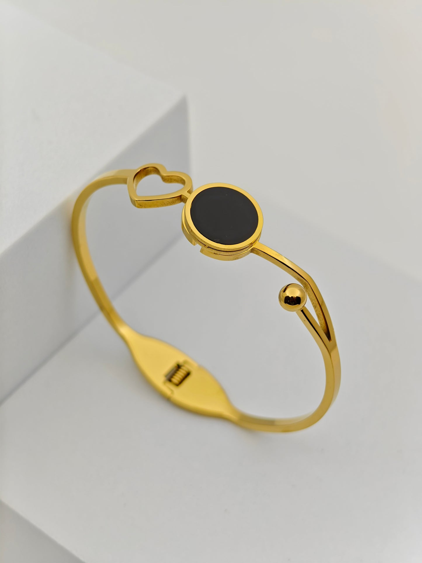 Elegant 18K Gold Plated Anti-Tarnish Bangle with Heart and Black Onyx Accent RGB274