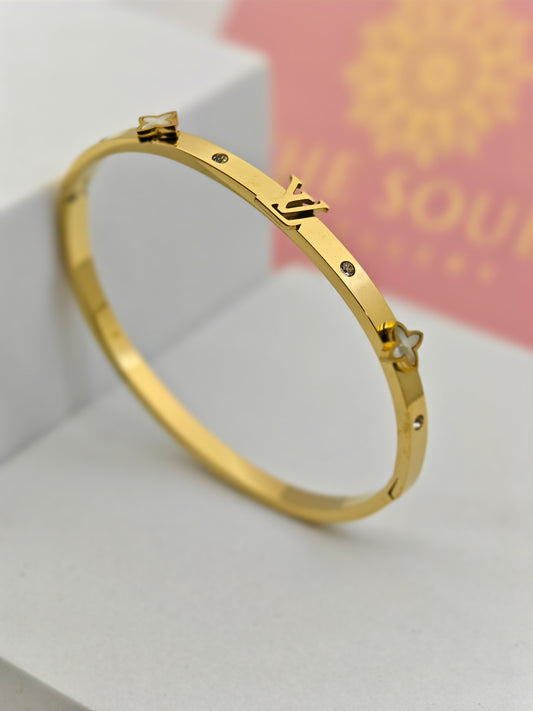 Luxury 18K Gold Plated Anti-Tarnish Bangle with Signature LV-Inspired Design – Chic and Iconic Elegance RGB283