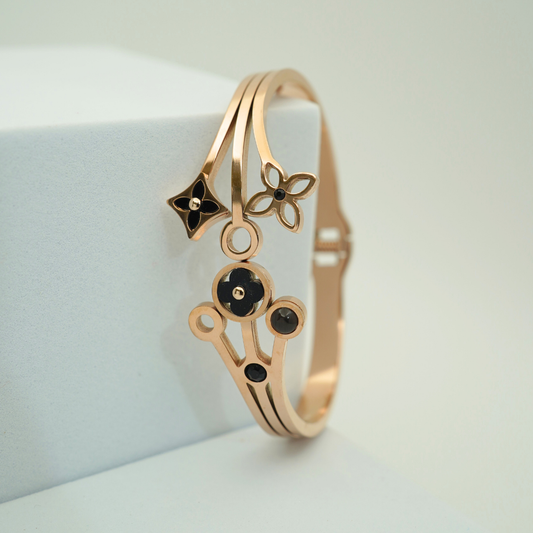 Luxury 18K Rose Gold Plated Anti-Tarnish Floral Charm Bangle with Black Enamel Accents – Elegant Openable Design RGB306