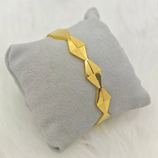Luxury 18K Gold Plated Geometric Anti-Tarnish Bangle – Bold & Elegant Statement Bracelet RGB409