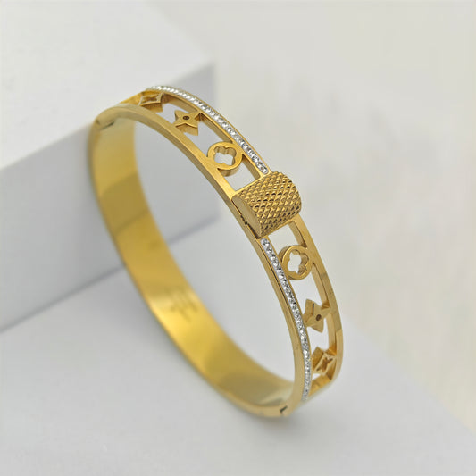 Luxury 18K Gold-Plated Cutout Charm Bracelet – Anti-Tarnish Stainless Steel Bangle with Crystal Accents RGB418