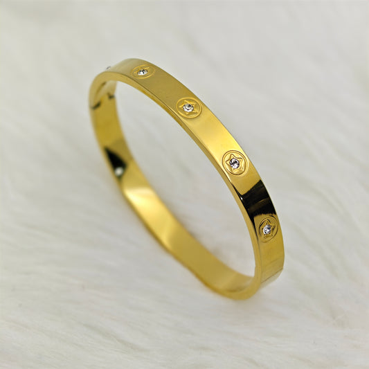 Luxury 18K Gold-Plated Screw Motif Bracelet – Anti-Tarnish Stainless Steel Bangle with CZ Crystal Accents RGB427