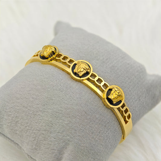 Luxury 18K Gold-Plated Lion Head Bracelet – Anti-Tarnish Stainless Steel Bangle with Bold Cutout Design RGB428