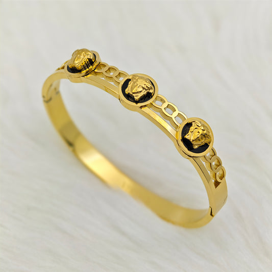 Luxury 18K Gold-Plated Lion Head Bracelet – Anti-Tarnish Stainless Steel Bangle with Bold Cutout Design RGB428