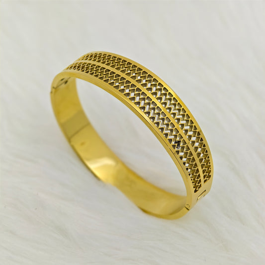 Luxury 22K Gold-Plated Geometric Cutout Bracelet – Anti-Tarnish Stainless Steel Statement Bangle