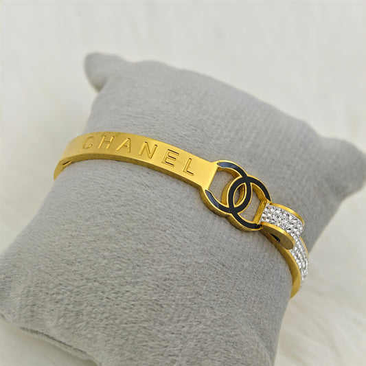 Luxury 22K Gold-Plated CC-Inspired Bracelet – Anti-Tarnish Stainless Steel Bangle with Crystal Accents RGB438