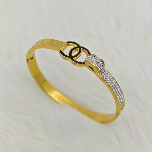 Luxury 22K Gold-Plated CC-Inspired Bracelet – Anti-Tarnish Stainless Steel Bangle with Crystal Accents RGB438