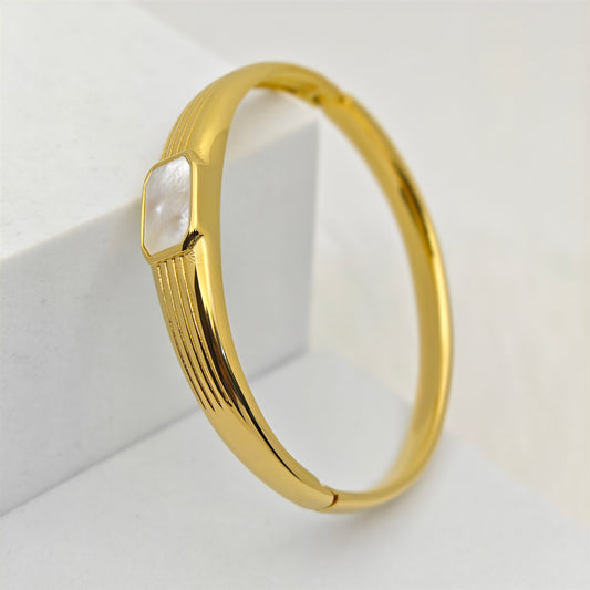 Luxury 22K Gold-Plated Mother of Pearl Bracelet – Anti-Tarnish Stainless Steel Bangle with Elegant Textured Design RGB439