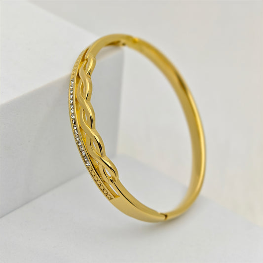 Luxury 22K Gold-Plated Twisted CZ Bracelet – Anti-Tarnish Stainless Steel Bangle with Elegant Interwoven Design RGb451