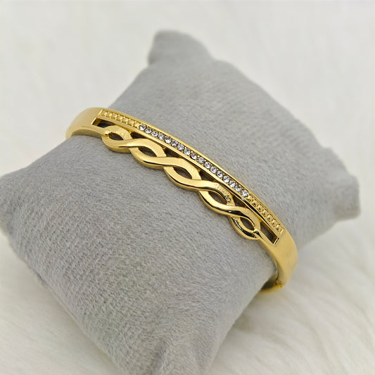 Luxury 22K Gold-Plated Twisted CZ Bracelet – Anti-Tarnish Stainless Steel Bangle with Elegant Interwoven Design RGb451