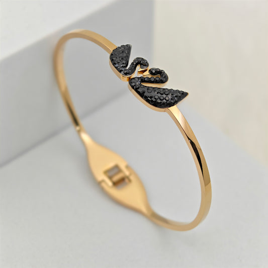 Elegant 18K Rose Gold Plated Anti-Tarnish Bracelet with Black Swan Design – Graceful Luxury RGb465