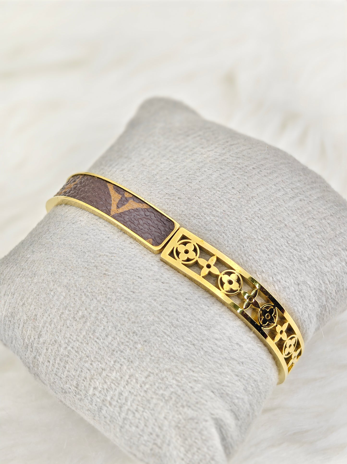 18K Gold Plated Anti-Tarnish Designer Bangle with Brown Leather Detail – Elegant Statement Bracelet