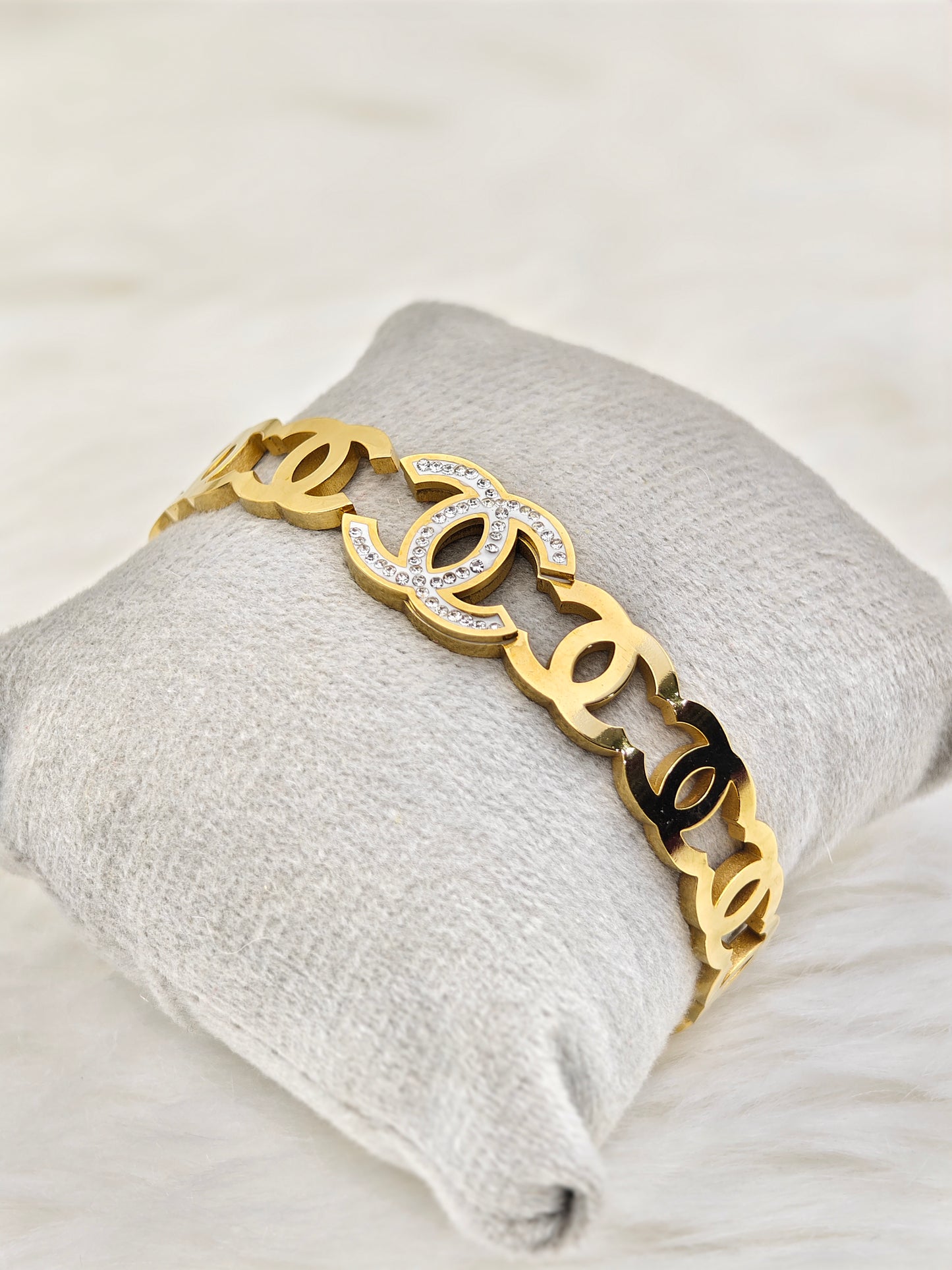 18K Gold Plated Anti-Tarnish Logo-Inspired Bangle – Elegant Crystal-Accented Statement Bracelet for Women RGB506