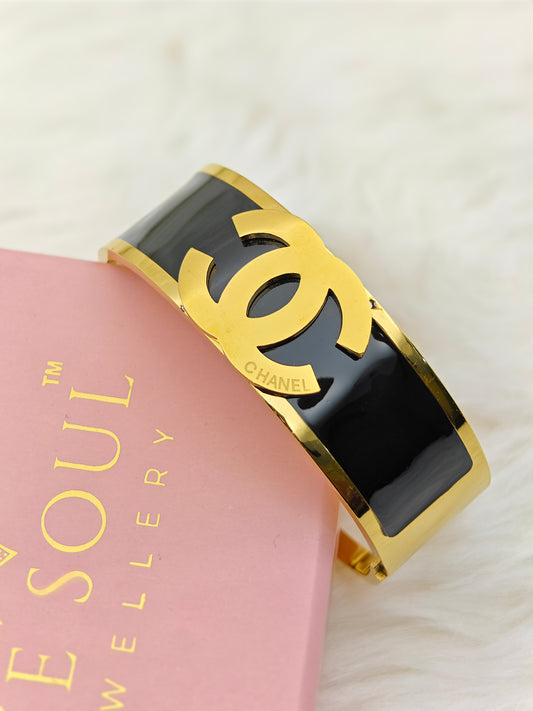 Luxury 18K Gold Plated Anti-Tarnish Bangle – Bold Black Enamel Designer Bracelet with Engraved Channel-Inspired Logo RGB511