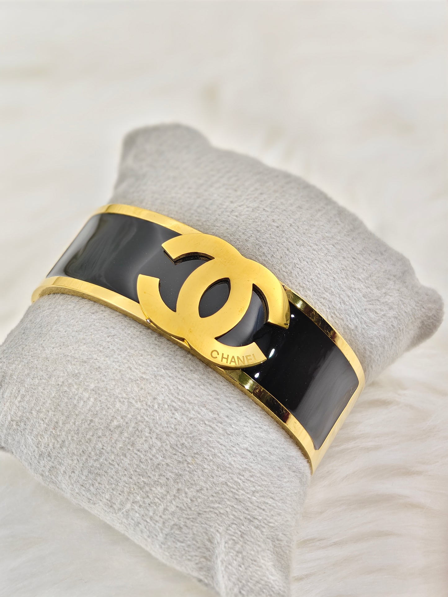 Luxury 18K Gold Plated Anti-Tarnish Bangle – Bold Black Enamel Designer Bracelet with Engraved Channel-Inspired Logo RGB511