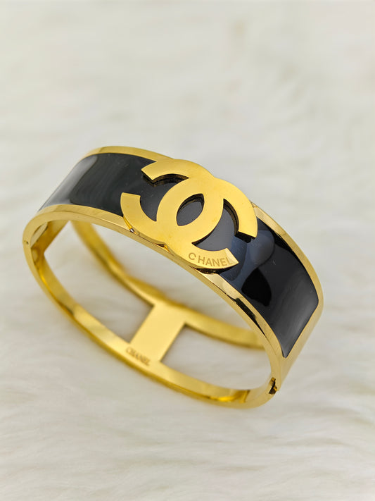 Luxury 18K Gold Plated Anti-Tarnish Bangle – Bold Black Enamel Designer Bracelet with Engraved Channel-Inspired Logo RGB511